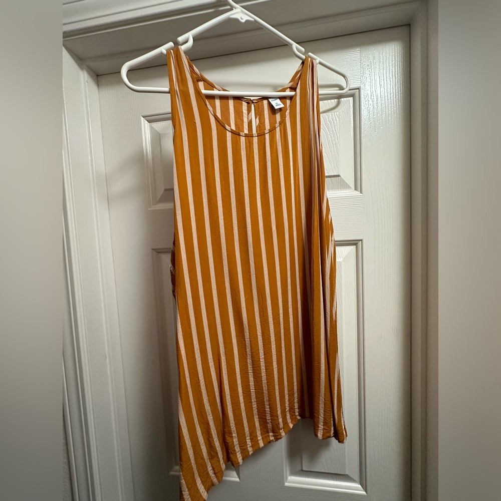 Casual tank top. Thin light material.